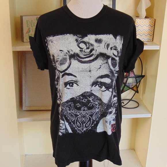 Red Carpet Note Tops - Marilyn Monroe Graphic Tee Unisex: M